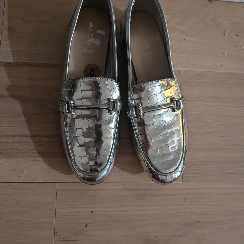 NWOT Aldo Size 8 Silver Croc-Embossed Women's Loafers - Picture 2 of 2